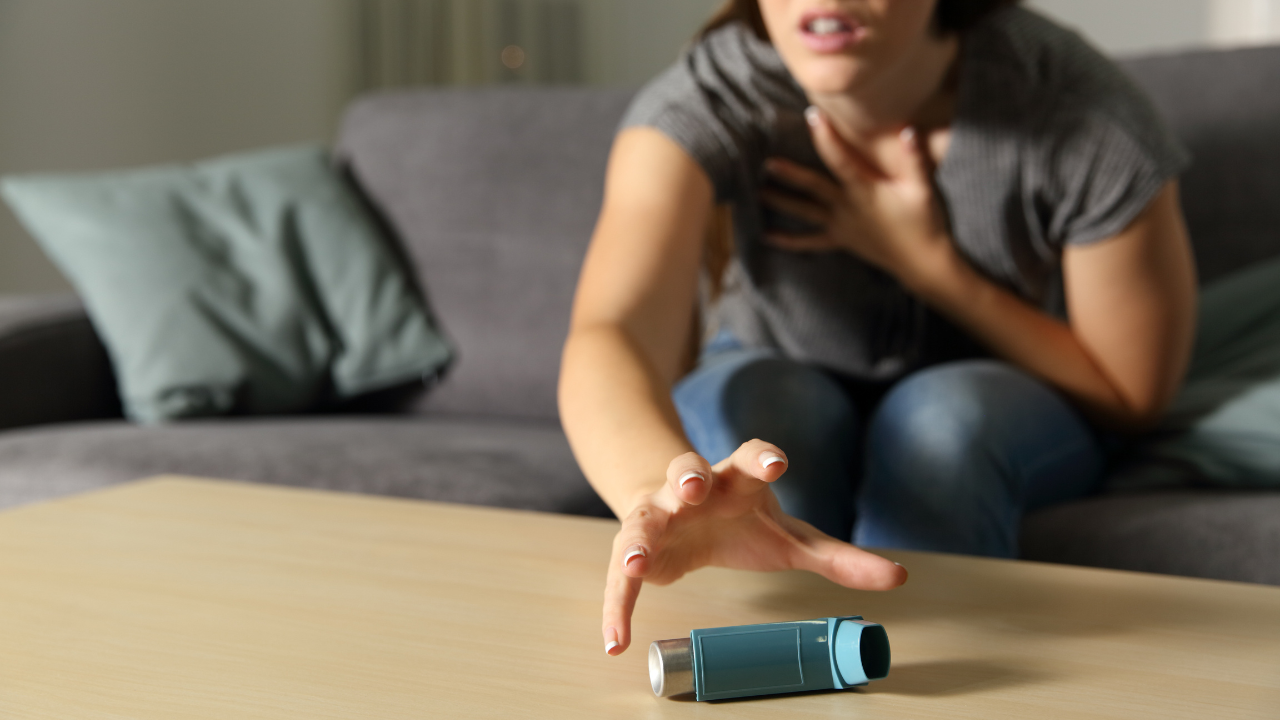 Asmathic girl catching inhaler having an asthma attack. Image Credit: Adobe Stock Images/Antonioguillem